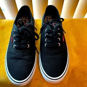 Size 10 black Levi’s sneakers